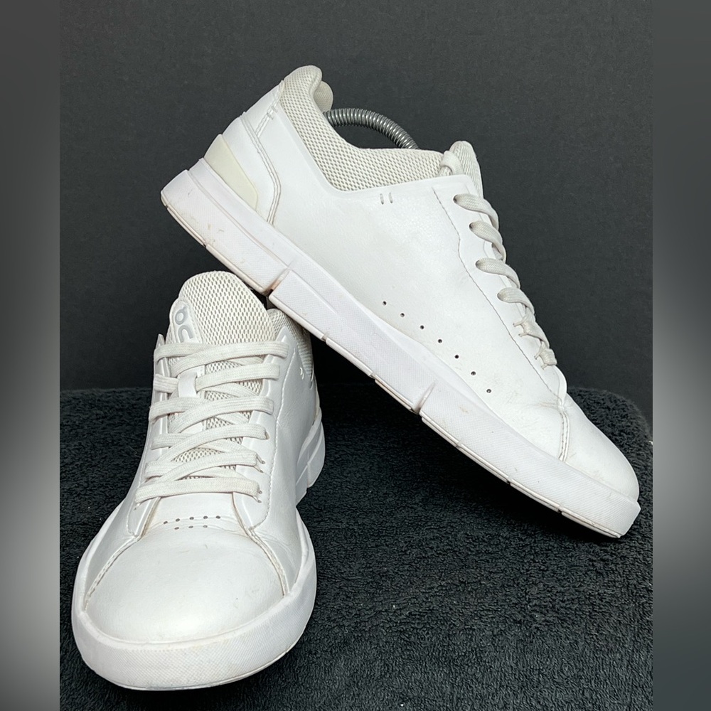 ON CLOUD The Roger Clubhouse Womens Size 10.5 Sneakers White Lace Up NICE - Picture 2 of 9